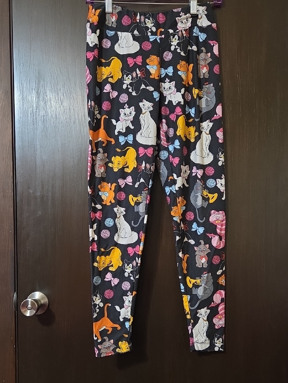 Disney Cats leggings size Medium